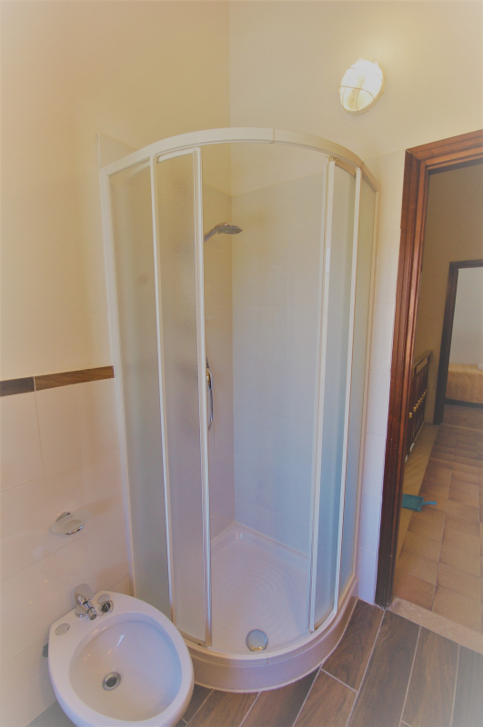 Renovated shower box - cheap rentals in the Ferrara area - Delta Blu Residence Village