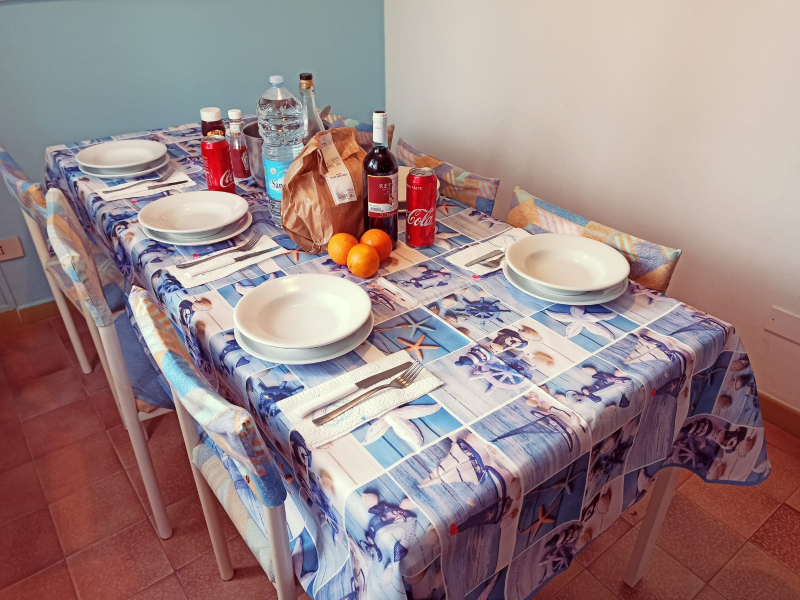 Tavolo da pranzo per 6 7 persone - Delta Blu Residence Village