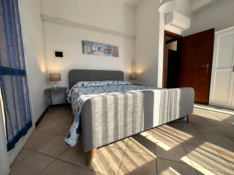 zweites Schlafzimmer mit Doppelbett - Sommervermietung - Lidi Ferraresi